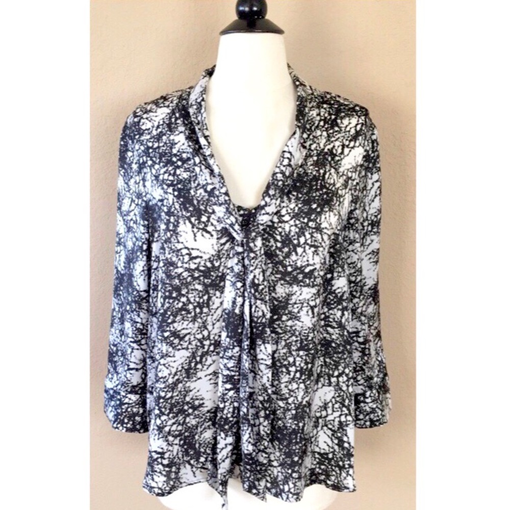 KENSIE tie neckline blouse top Medium